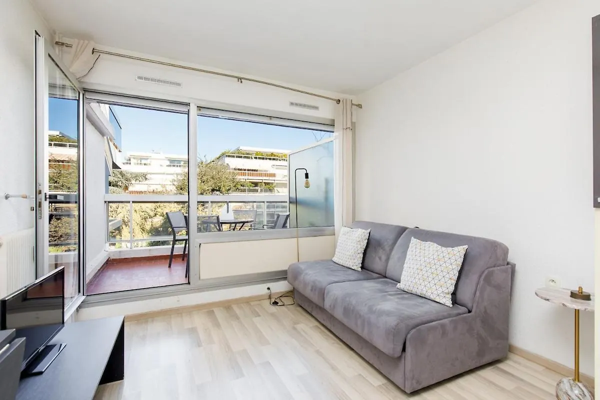 Coco - Beau 2 P Climatise Wifi Terrasse Piscine Apartment Antibes 0*,  France