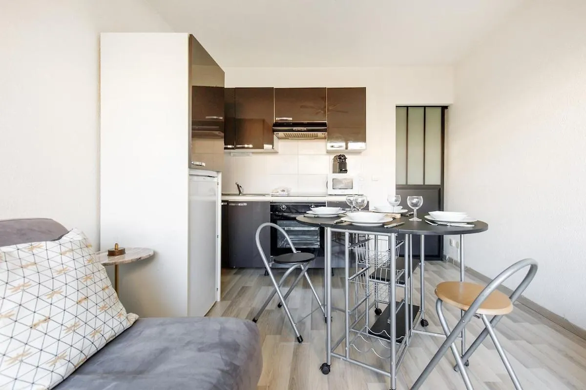 Coco - Beau 2 P Climatise Wifi Terrasse Piscine Apartment Antibes 0*,  France